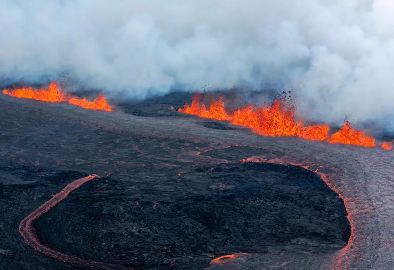 Vulcão entra em erupção na Islândia pela 12ª vez desde 2021 (3)