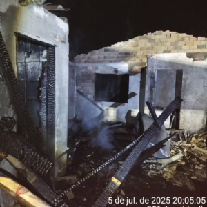 Homem morre em incêndio de uma residência em Campos Novos | Foto: 2º BBM