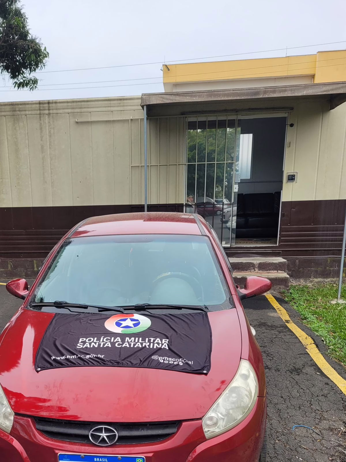PM apreende drogas, armas e carro roubado em Criciúma l Foto: Divulgação / PM