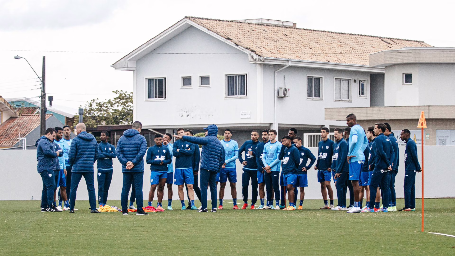 Crise no Avaí: atraso nos salários pode afetar próximo jogo da Série B. – Foto: Leandro Boeira/Avaí F.C/Reprodução