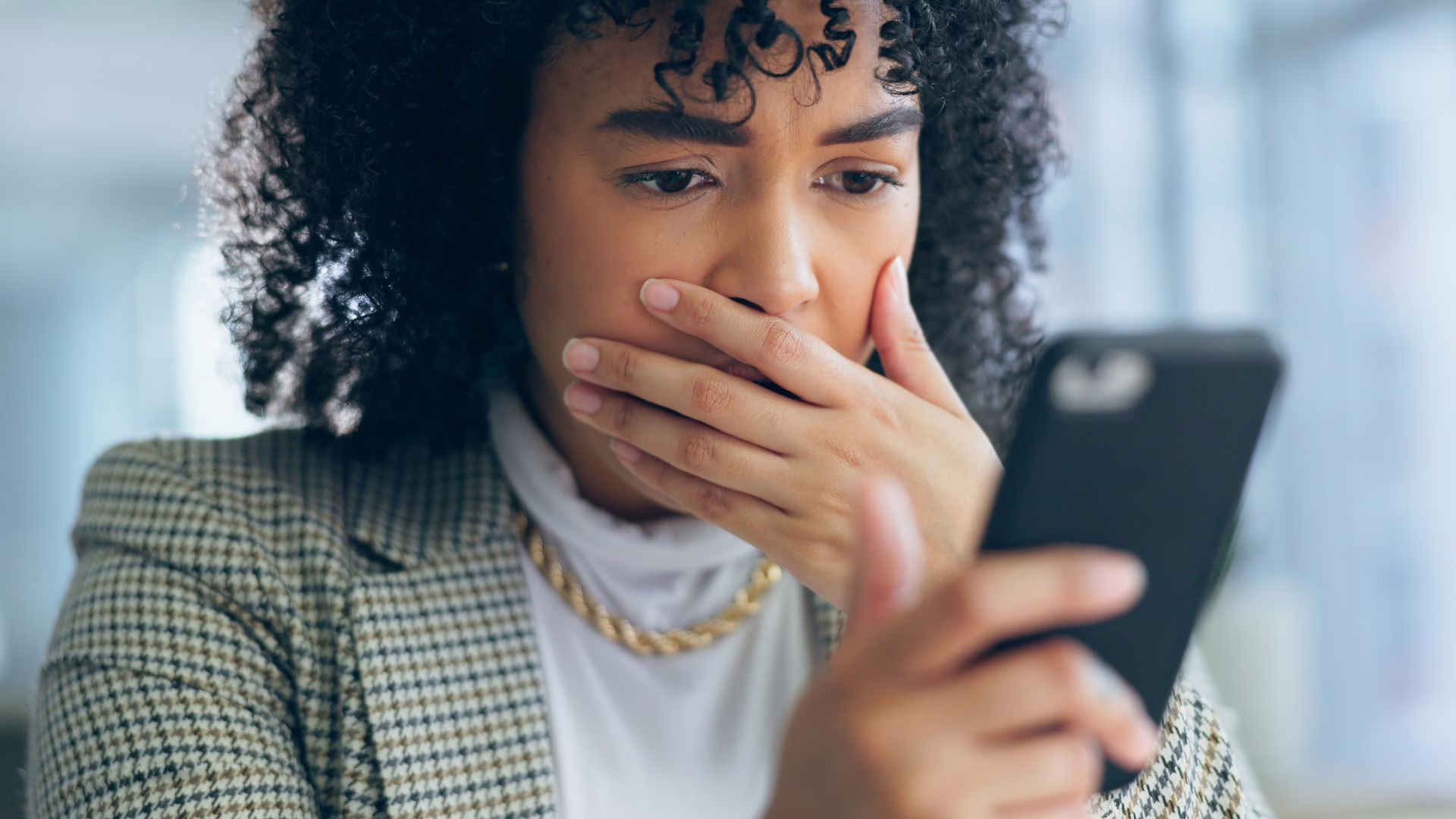 iPhone por R$ 87 Mulher de Florianópolis cai em golpe e justiça nega indenização. – Foto: Imagem Ilustrativa/Canva/Reprodução