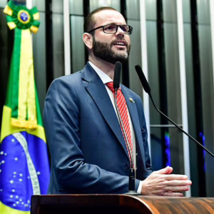Senador Jorge Seif e deputada Caroline de Toni participam de encontro com lideranças na ACIVA l Foto: Senado Notícias / Arquivo

