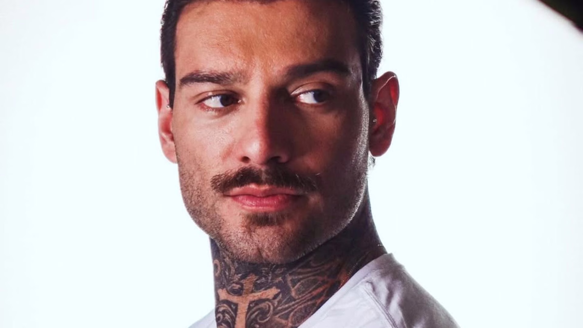 Lucas Lucco e pai são acusados de fraude com Porsches. – Foto: Redes sociais/Reprodução