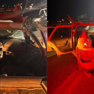 Carro cai em ribanceira e outro fica destruído após acidente na SC-410 -  Imagem: corpo de bombeiros