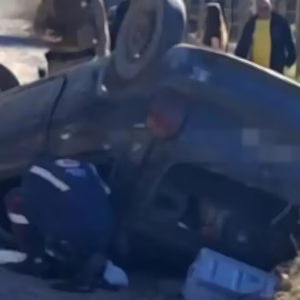 Jovem morre ao capotar carro em estrada rural de SC; namorada foi arremessada do veículo - Imagem: reprodução/ Visor notícias