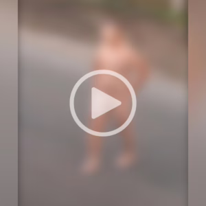 Descontrolado e nu, homem ataca jovem no meio da rua; assista | Foto: Massa.com.br/Reprodução