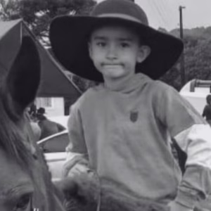 'Anjinho lindo': quem era a criança que morreu atropelada pelo trator do pai em SC | Foto: Redes sociais/Reprodução