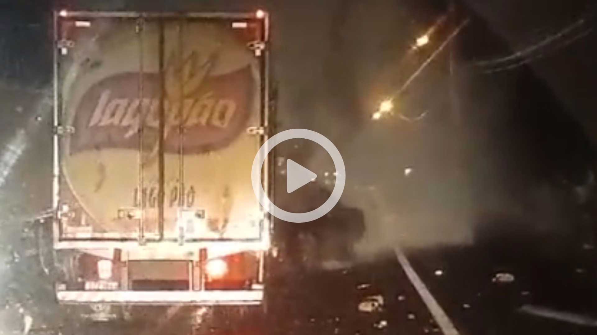 Vídeo mostra momento do grave acidente que matou três pessoas na BR-470 | Foto: Redes sociais/Reprodução