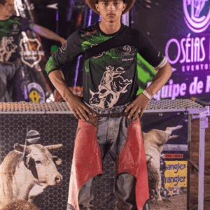 Peão de rodeio morre após ser pisoteado por touro