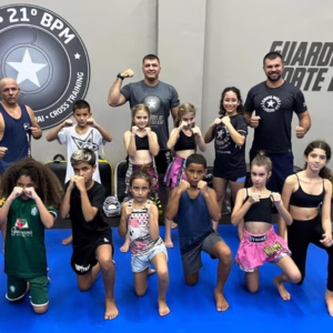 Projeto da PM usa Muay Thai para transformar vidas em Florianópolis. - Foto: 21 BPM/Cedidas
