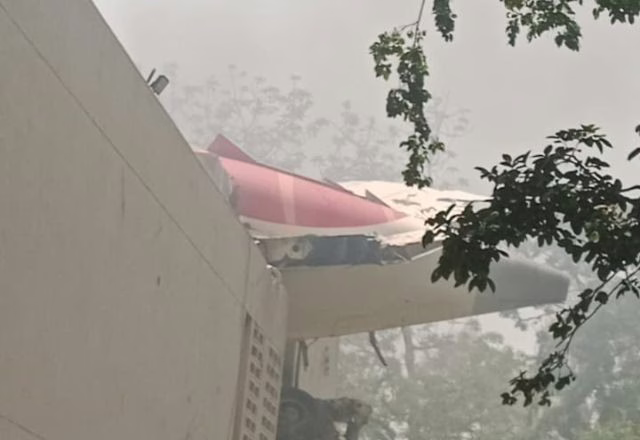Avião que caiu na Índia e matou 260 pode ter sofrido corte proposital de combustível, revela relatório – Imagem: reprodução / SBT