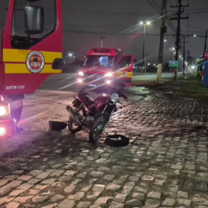 Acidente entre carro e moto deixa mulher ferida em Lages | Foto: 5º BBM