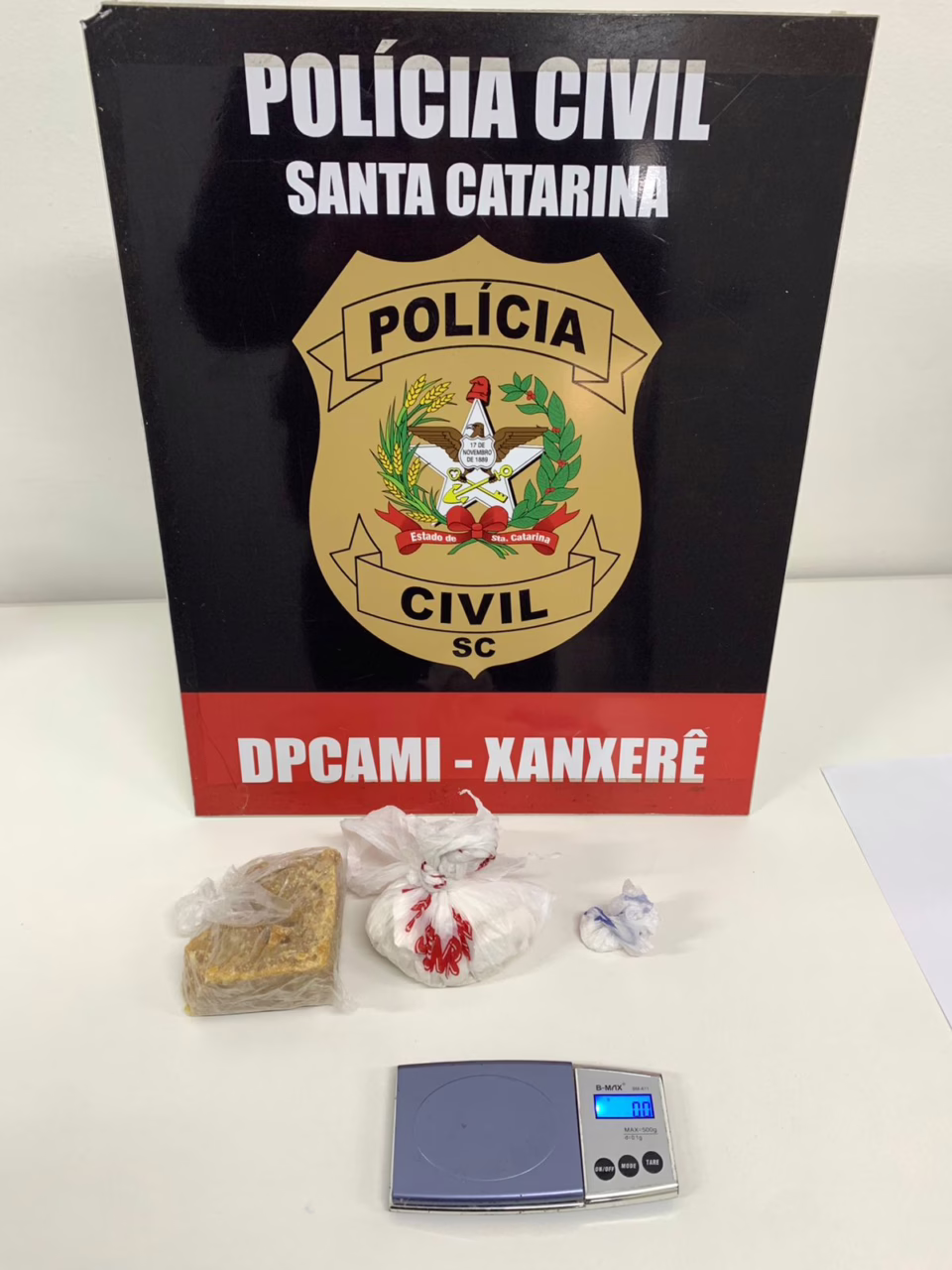 Adolescente é internado e flagrado com crack e cocaína em SC