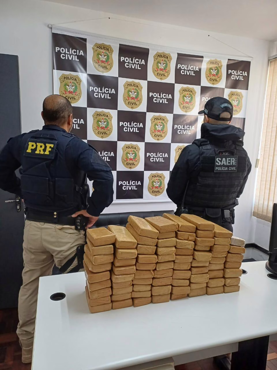 Adolescentes são apreendidos com 40 kg de drogas na SC-157