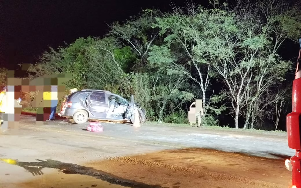 Duas pessoas morreram em grave acidente após assalto na BR-282 em SC | Imagem: CBMSC/Reprodução