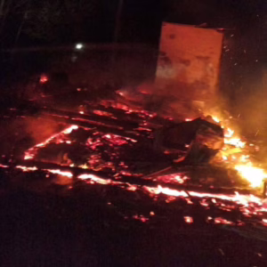 Chamas iniciaram durante a noite | Imagem: Corpo de Bombeiros/Reprodução