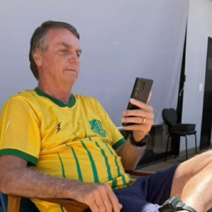 Defesa de Bolsonaro quebra silêncio após prisão domiciliar. - Foto: Redes sociais/Reprodução