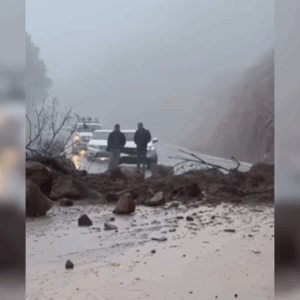 Deslizamento de terra causa bloqueio na SC-110 em Urubici | Foto: Reprodução/Redes Sociais 