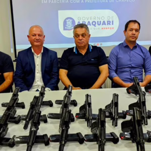 Prefeitura de Chapecó doa armas à prefeitura de Araquari
