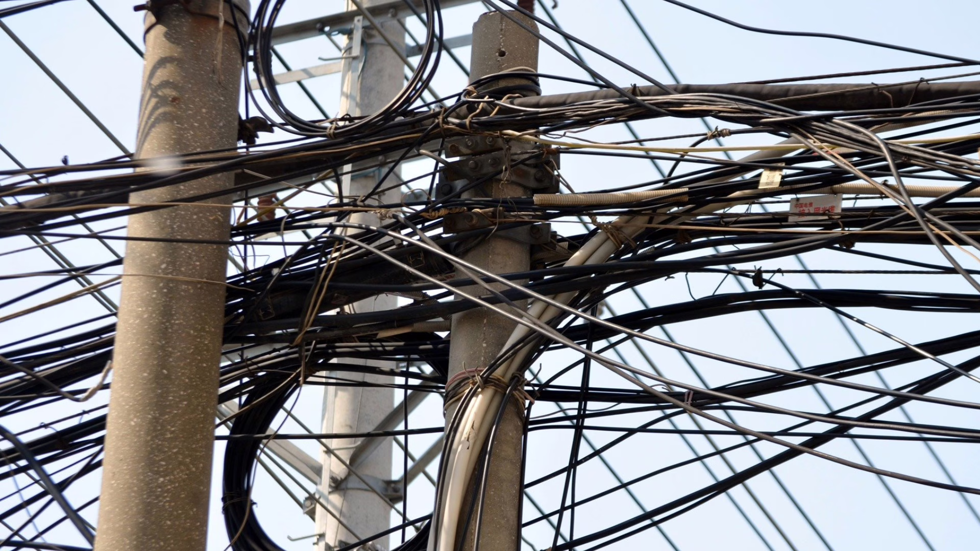 Florianópolis e empresas retiraram 25 toneladas de fios obsoletos | Imagem Ilustrativa | Foto: Canva 