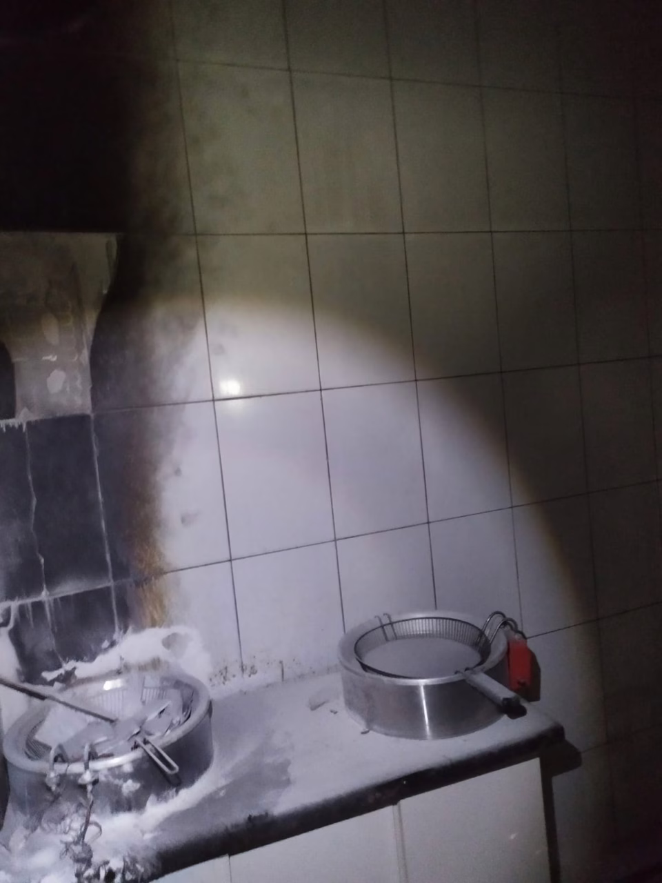 Fritadeira causa incêndio em restaurante da rodoviária de Joaçaba