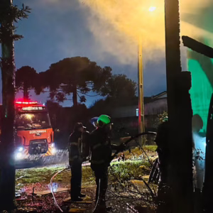 Incêndio atinge residência em Lages | Foto: 5º BBM