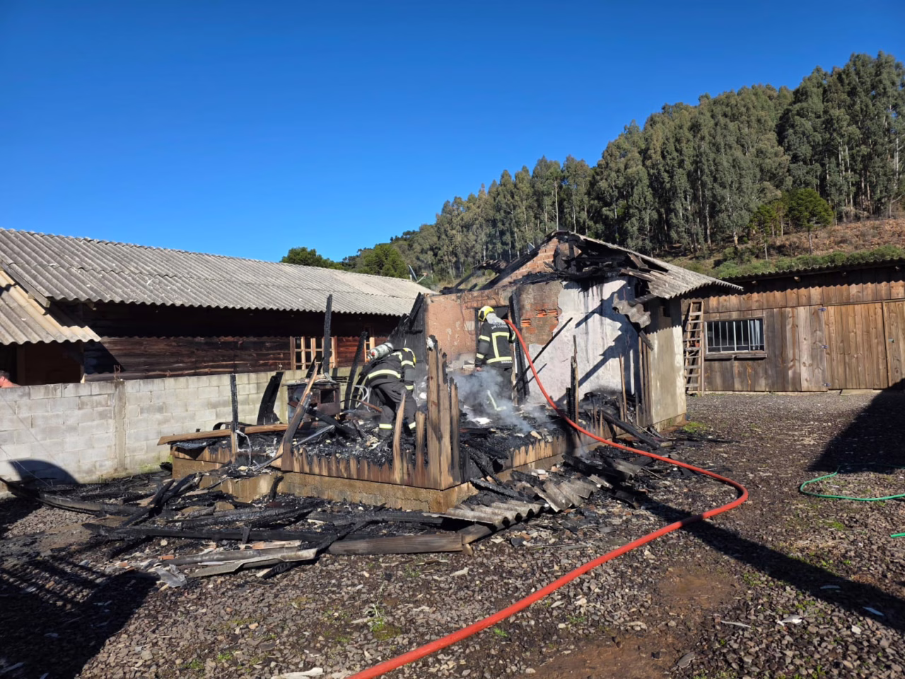 Incêndio destrói residência em Urupema