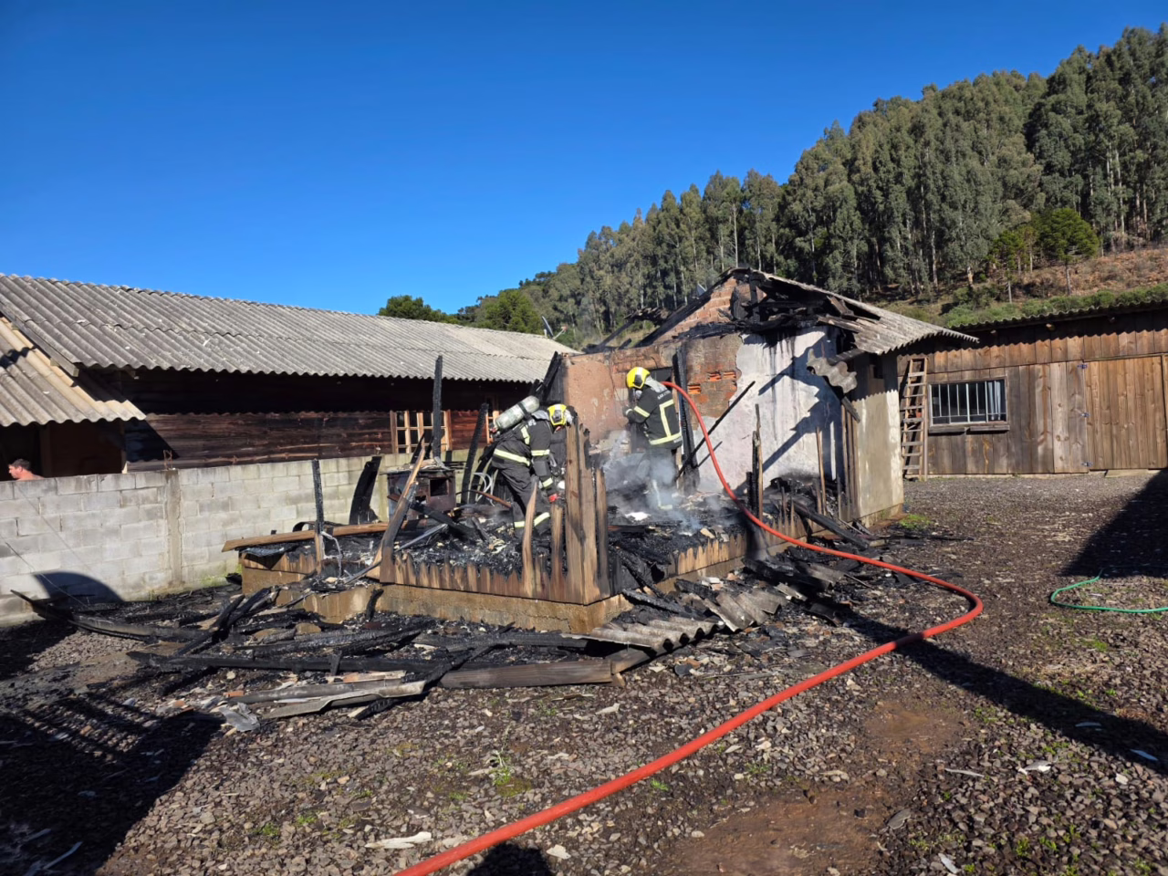 Incêndio destrói residência em Urupema