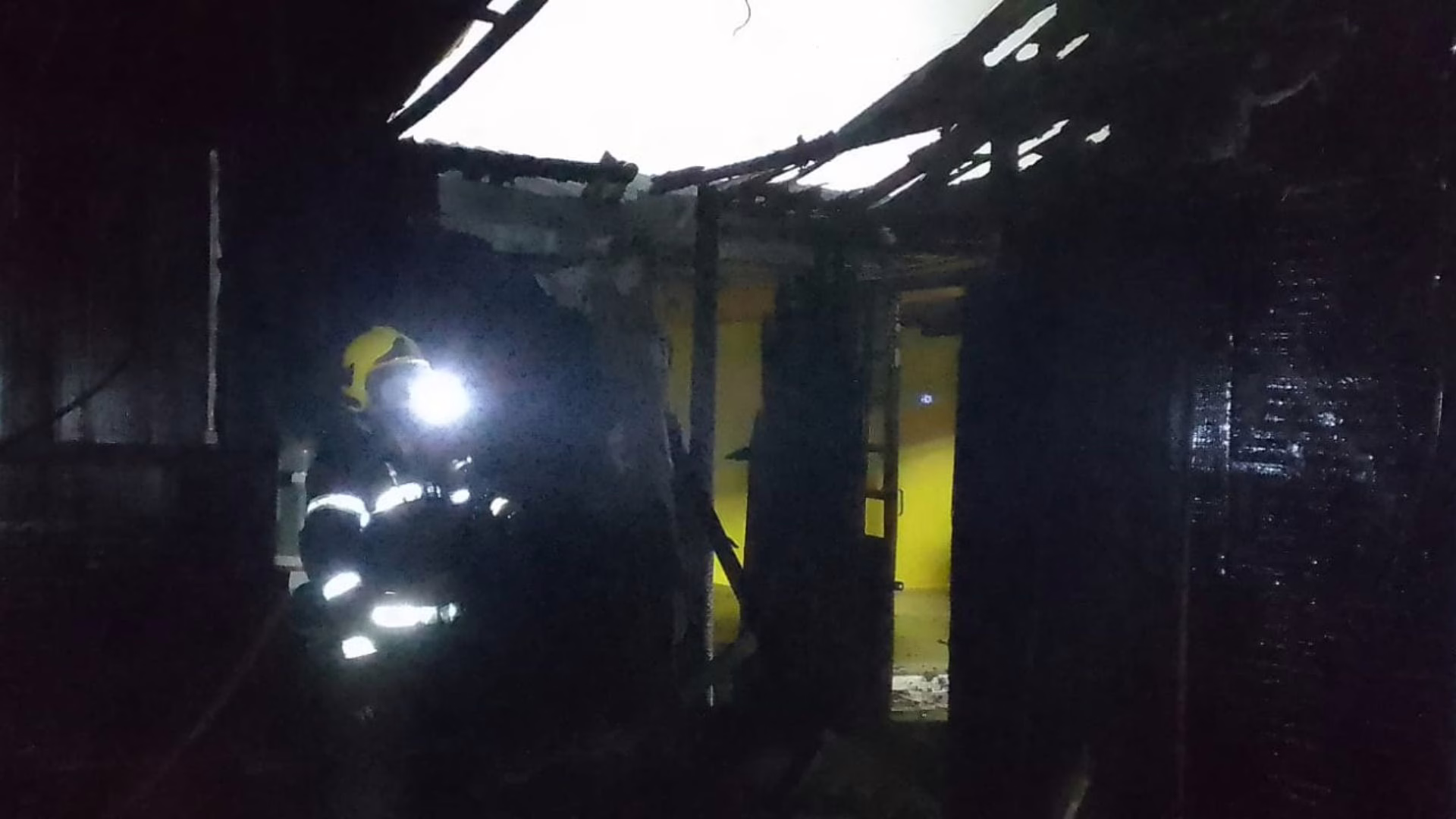 Princípio de incêndio começou na madrugada de sexta-feira (8) | Imagem: CBMSC/Reprodução