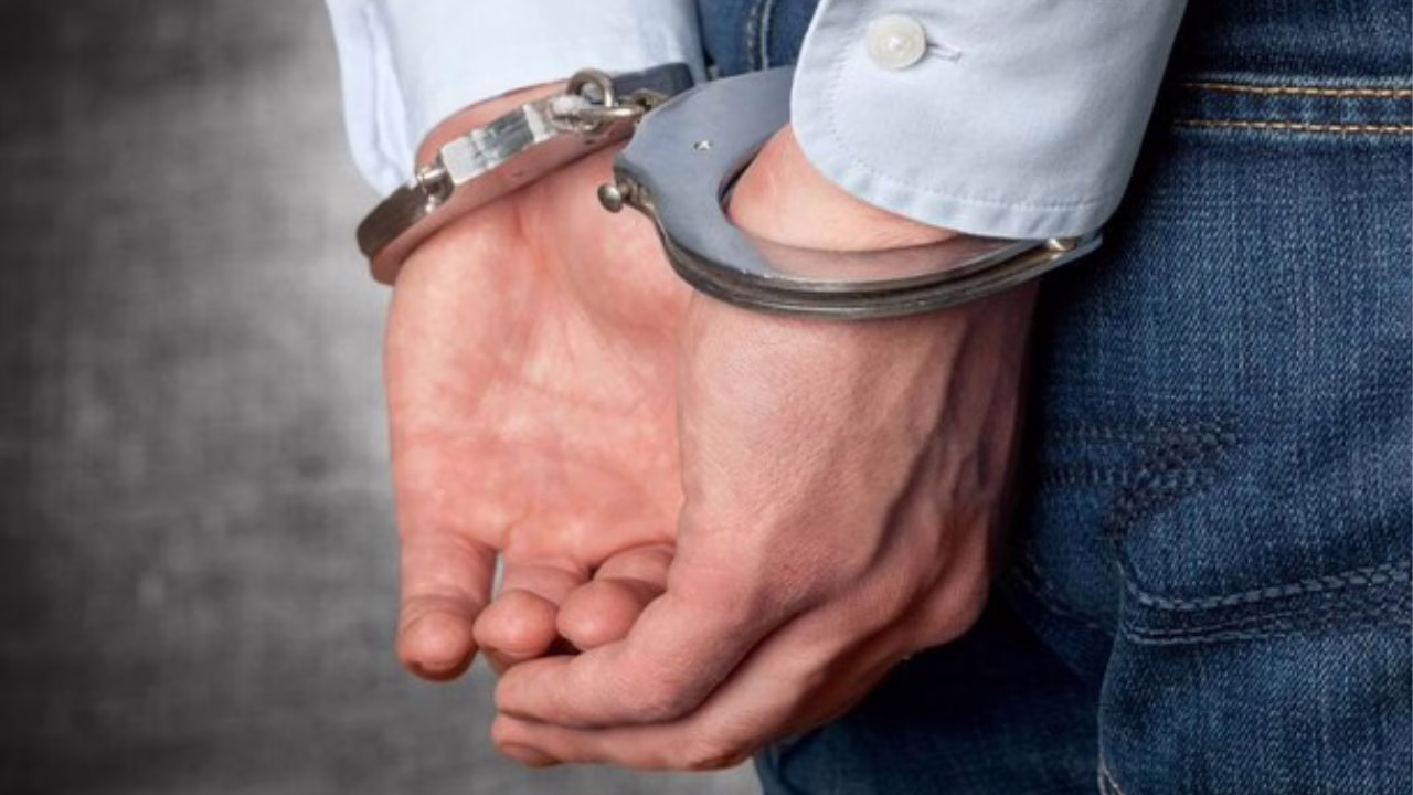 Jovem é detido em Lages após reconhecimento facial apontar mandado de busca e apreensão | Foto: Freepik | Reprodução