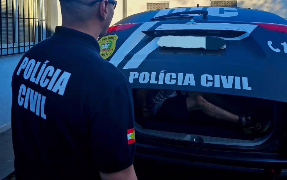 Casais e jovem estão entre presos em operação contra tráfico em SC; veja detalhes | Imagem: Polícia Civil/Reprodução