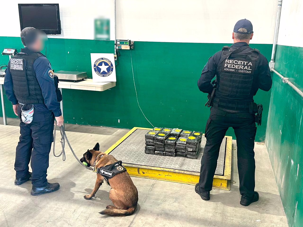 Mais de 60 kg de cocaína são apreendidos em porto de SC