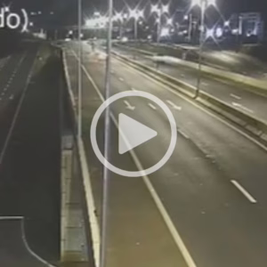 Acidente ocorreu na madrugada de sábado (2) | Imagem: Polícia Municipal de Chapecó/Reprodução