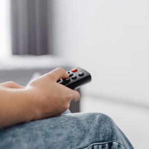 Mulher agride companheiro durante briga por controle da TV em Guaramirim