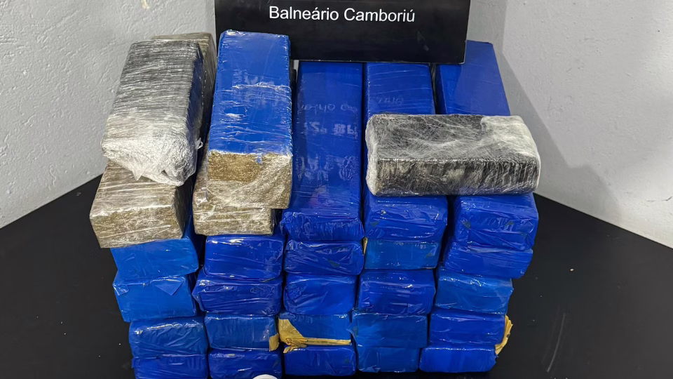 Homem é preso com 22 quilos de maconha em SC; veja imagens