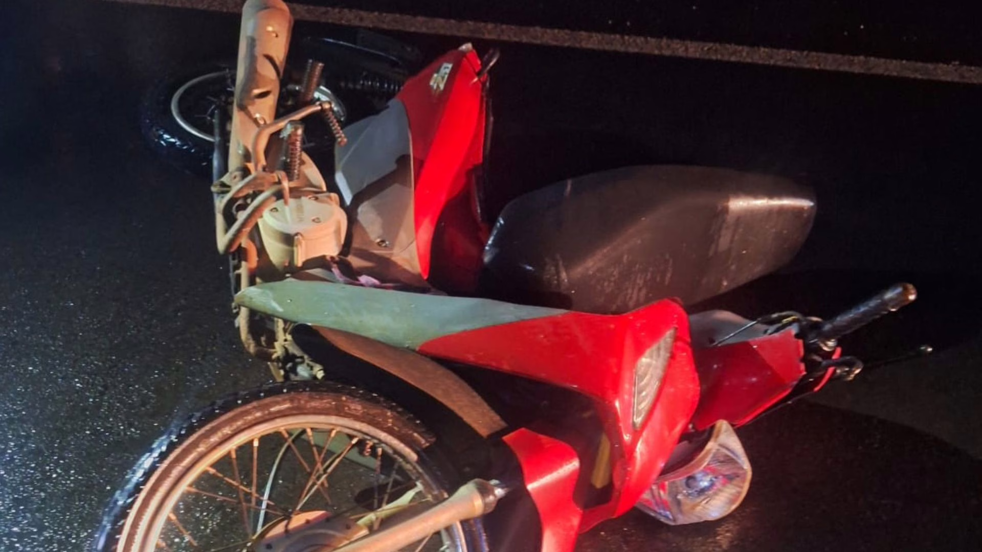 Motociclista colide com bicicleta, cai na pista e morre atropelado por carro na SC-283 – Imagem: reprodução/ PMRv