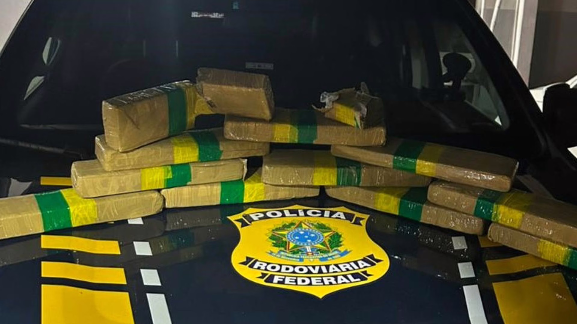 Perseguição na BR-101 termina com prisão e apreensão de 11 kg de maconha -Imagem: reprodução/ PRF