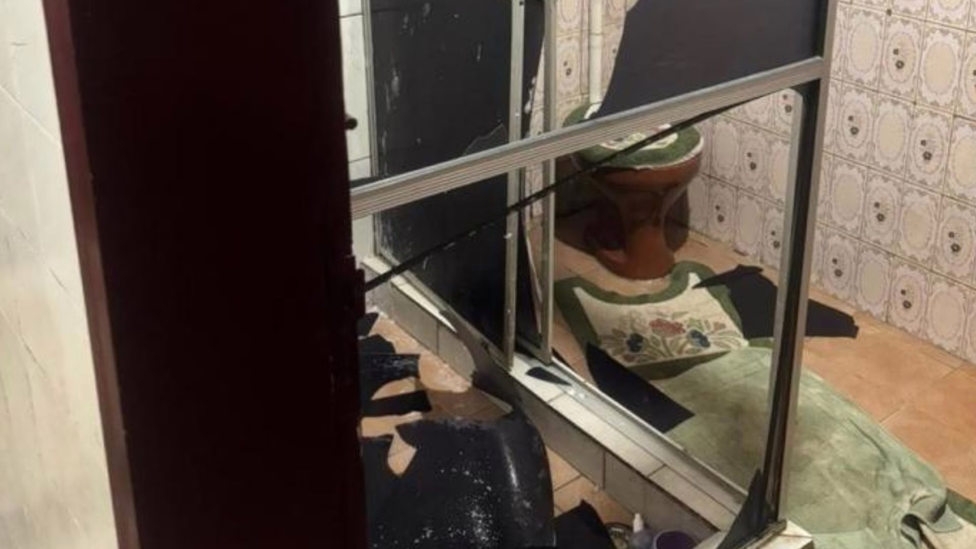 Homem é preso por destruir móveis durante briga familiar em Herval d’Oeste – Imagem: Pmsc