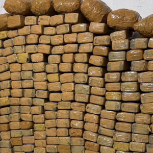 Polícia prende dois homens com 266 kg de drogas em Itajaí - Imagem: PMSC