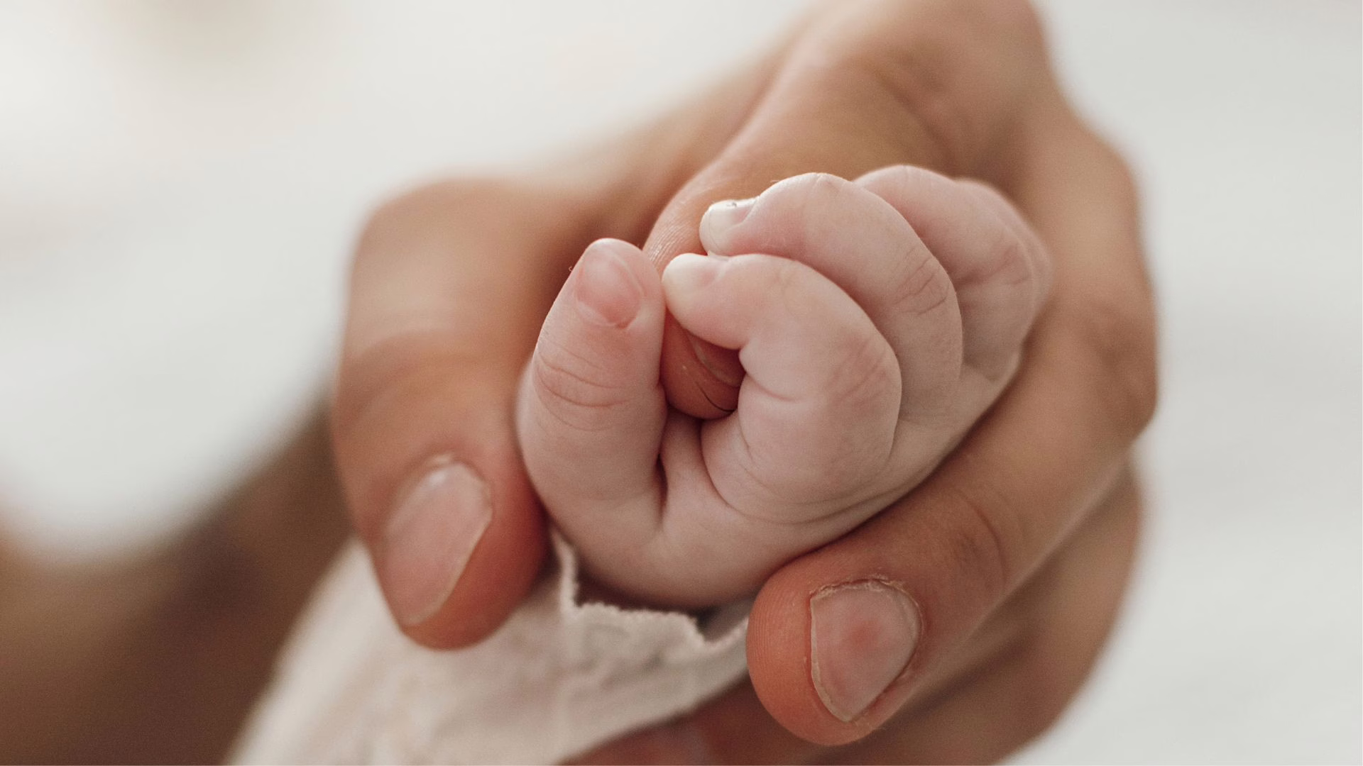 Bebê de oito meses sofre múltiplas fraturas e é internado em SC sob suspeita de maus-tratos – Imagem: ilustrativa
