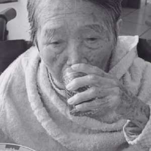 Mulher de 89 anos morre após ser atacada por cachorro - Imagem: reprodução/ Massa