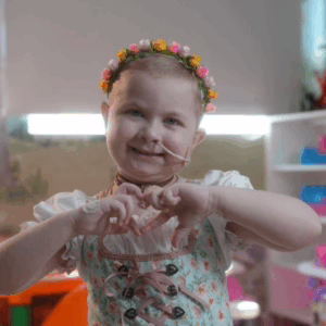 Menina que enfrenta leucemia é coroada Princesa Mirim da Oktoberfest | Imagem: Assessoria de Comunicação/ Camila Sepka