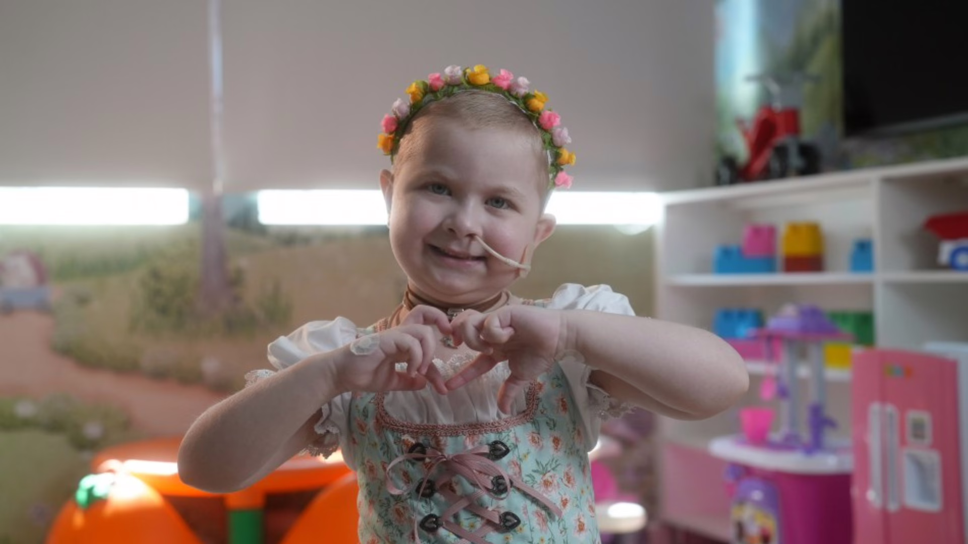 Menina que enfrenta leucemia é coroada Princesa Mirim da Oktoberfest | Imagem: Assessoria de Comunicação/ Camila Sepka