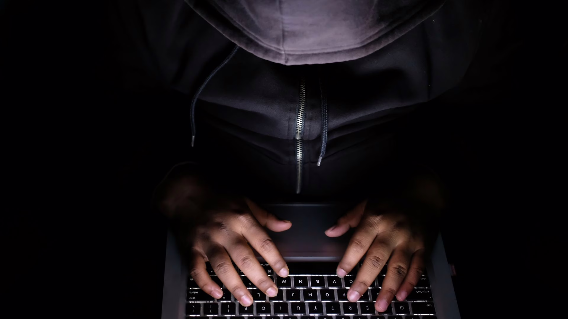 Em dois anos, denúncias de exploração sexual infantil na internet crescem 14%. – Foto: Imagem Ilustrativa/Canva/Reprodução