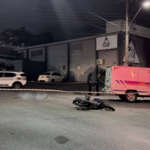 Motociclista morre em grave acidente na Grande Florianópolis | Foto: Kaíky Goede/SCC SBT/Reprodução