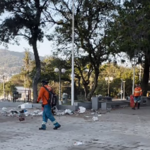 VÍDEO: estudantes destroem praça em Florianópolis durante festa universitária | Foto: Equipe João Padilha/Reprodução