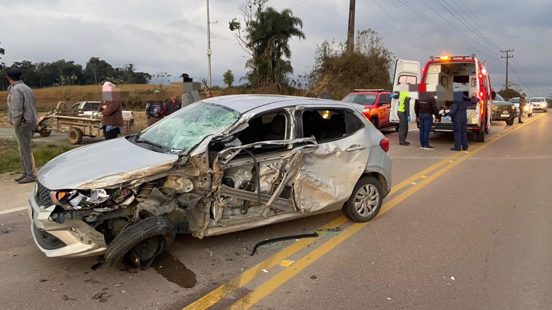 Motorista fica ferida após colisão entre carro e caminhão na SC-110 – Imagem: reprodução/ CBMSC