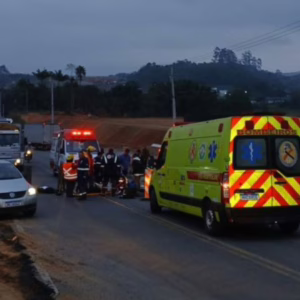 Motociclista morre após ser atropelado por caminhão na BR-470 em SC | Foto: CBVI/Reprodução