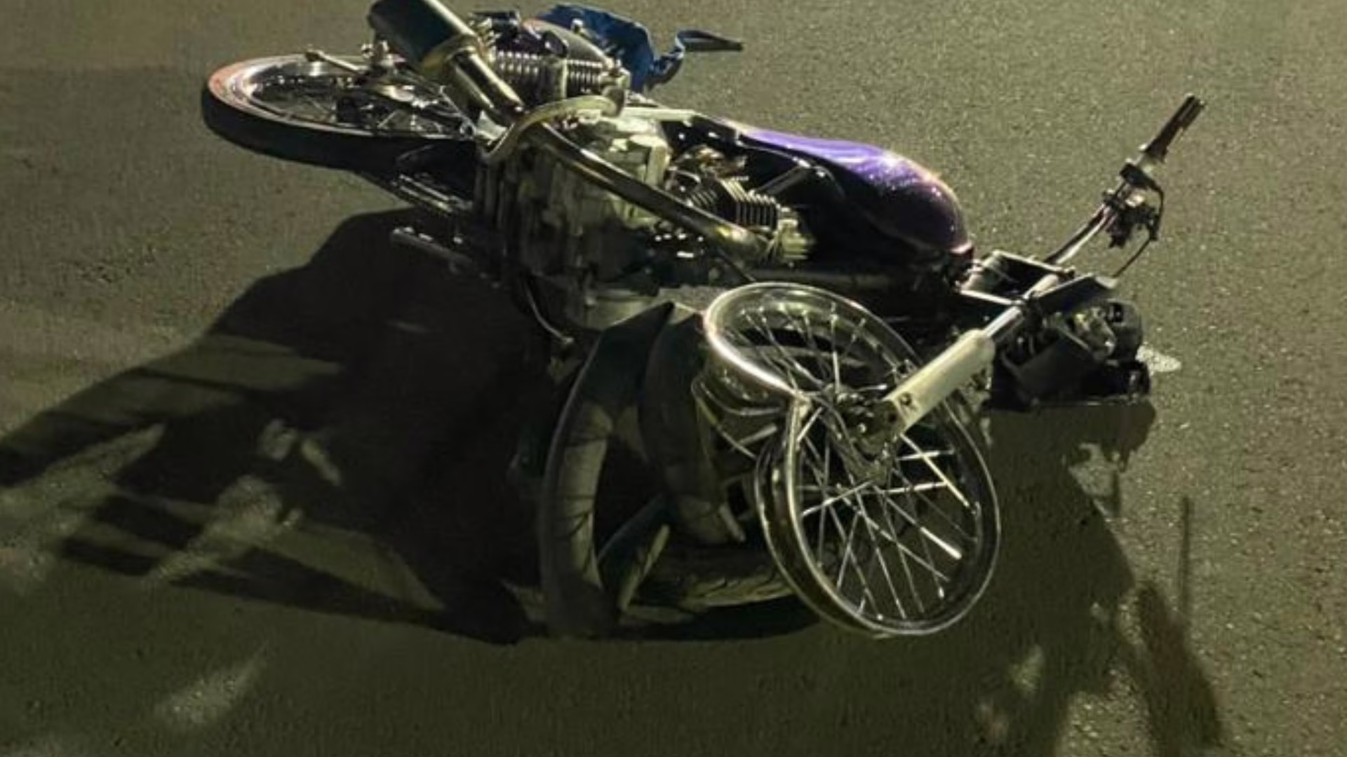 Adolescente de 16 anos morre ao perder controle de moto durante fuga da polícia na Serra de SC – Imagem: reprodução/ CBMSC Adolescente de 16 anos morre ao perder controle de moto durante fuga da polícia na Serra de SC – Imagem: reprodução/ CBMSC