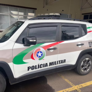 Policiais de folga prendem homem que furtou celular em barbearia de SC | Foto: PM/Reprodução